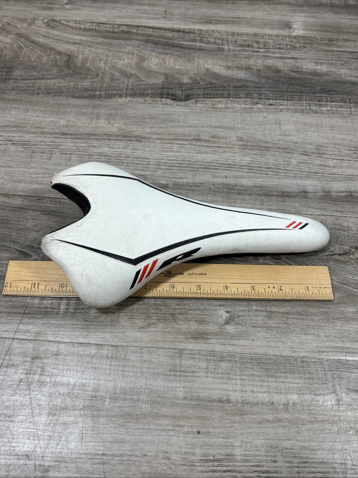 Bontrager Race R1 146mm White Cro-Mo Rail Saddle USED