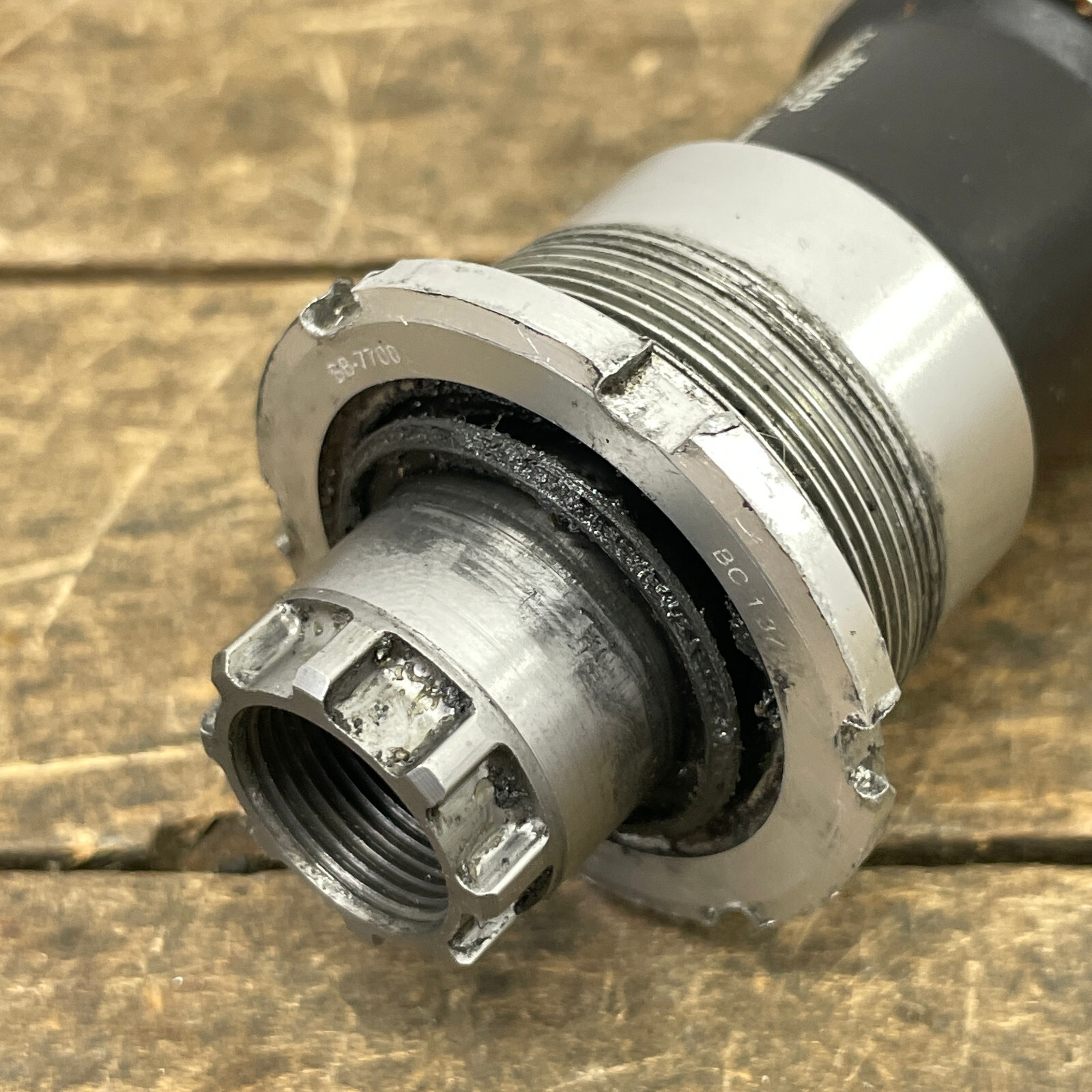 Vintage Shimano Dura Ace BB-7700 Bottom Bracket 109.5 Octalink V1 68 English A3