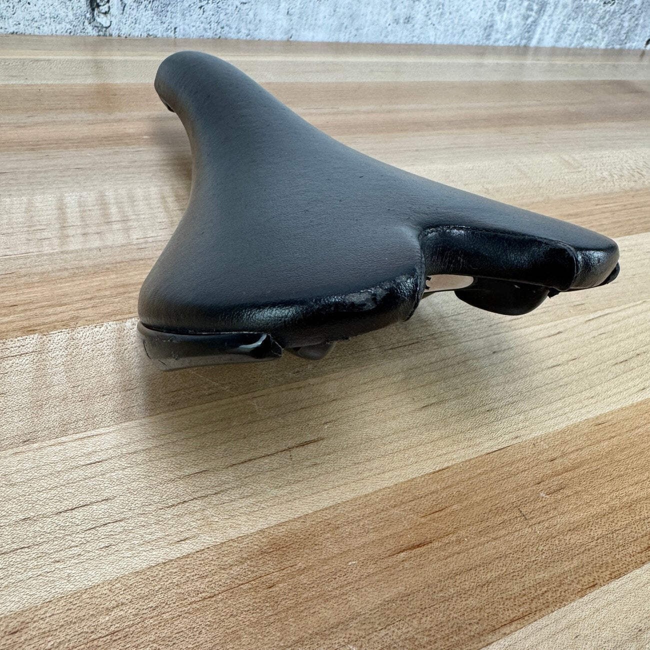 Fizik Aliante Sport 7x7mm Kium Rails 142mm Saddle 271g