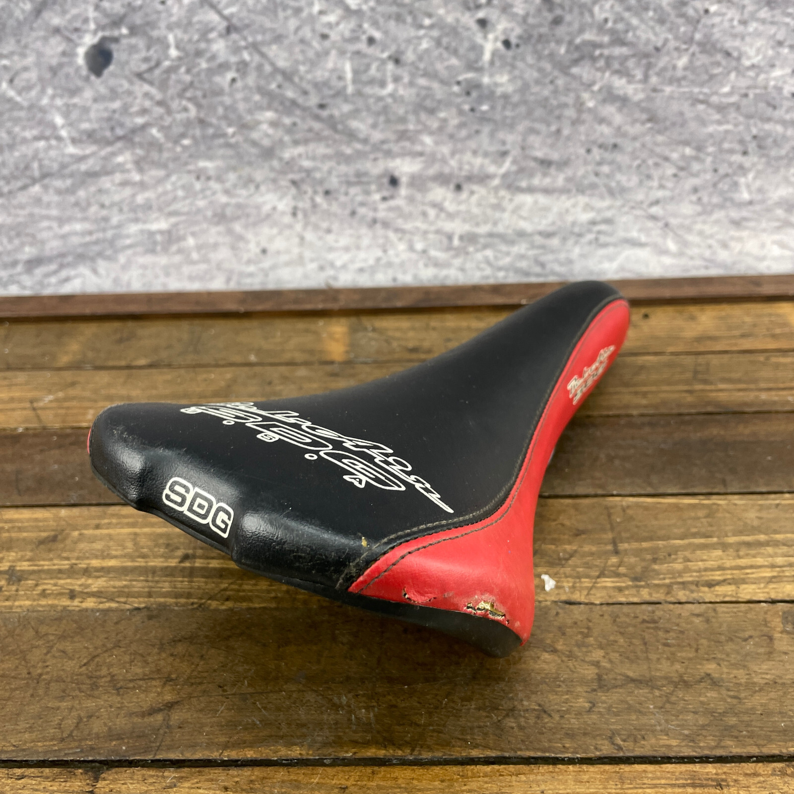 Vintage SDG Seat Bel Air Red Black BMX Speed Defies Gravity MTB Mountain Cuts A4