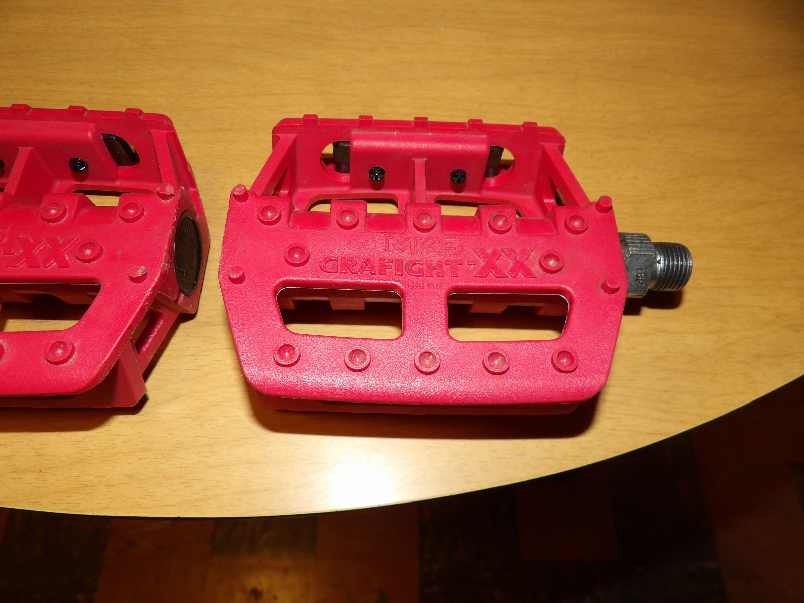 MKS Grafight-XX Pedals 9/16″ Fiberglass/Composite Red One Pair ~ Pre-Owned