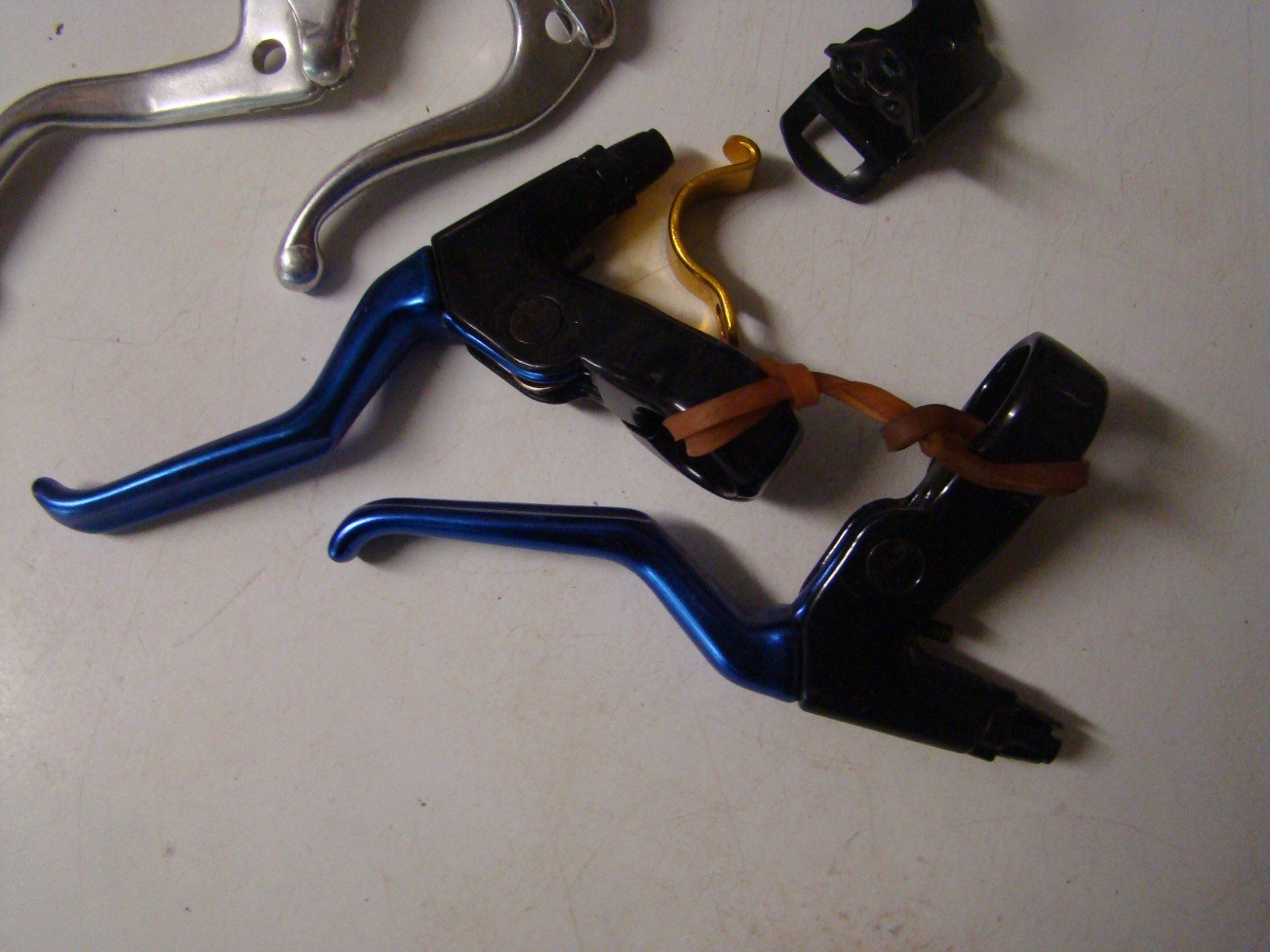 ASSORTED CHANG STAR BRAKE LEVERS ( MOST NEED CLAMPS )