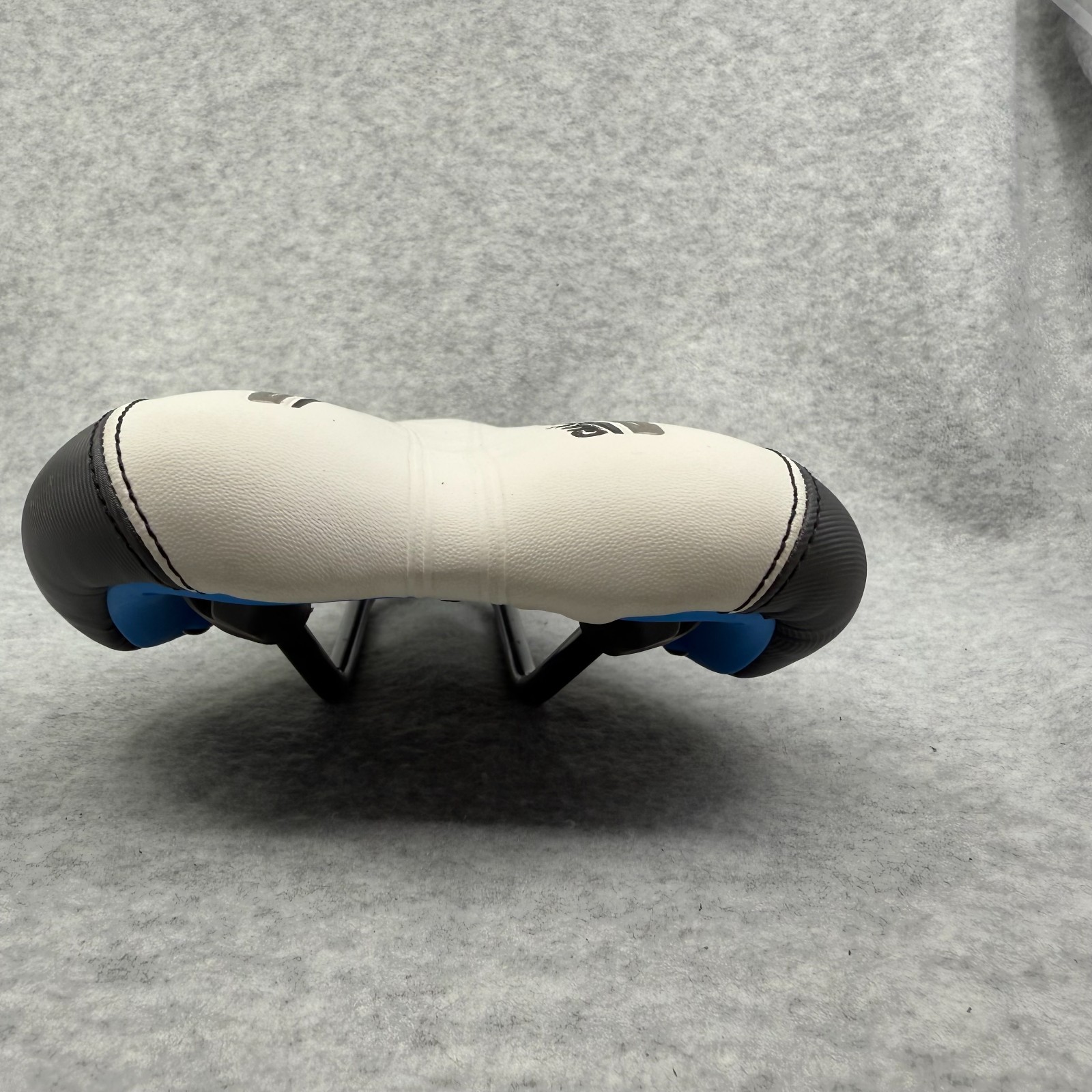 Giant Velo Saddle White Gray Black Striped