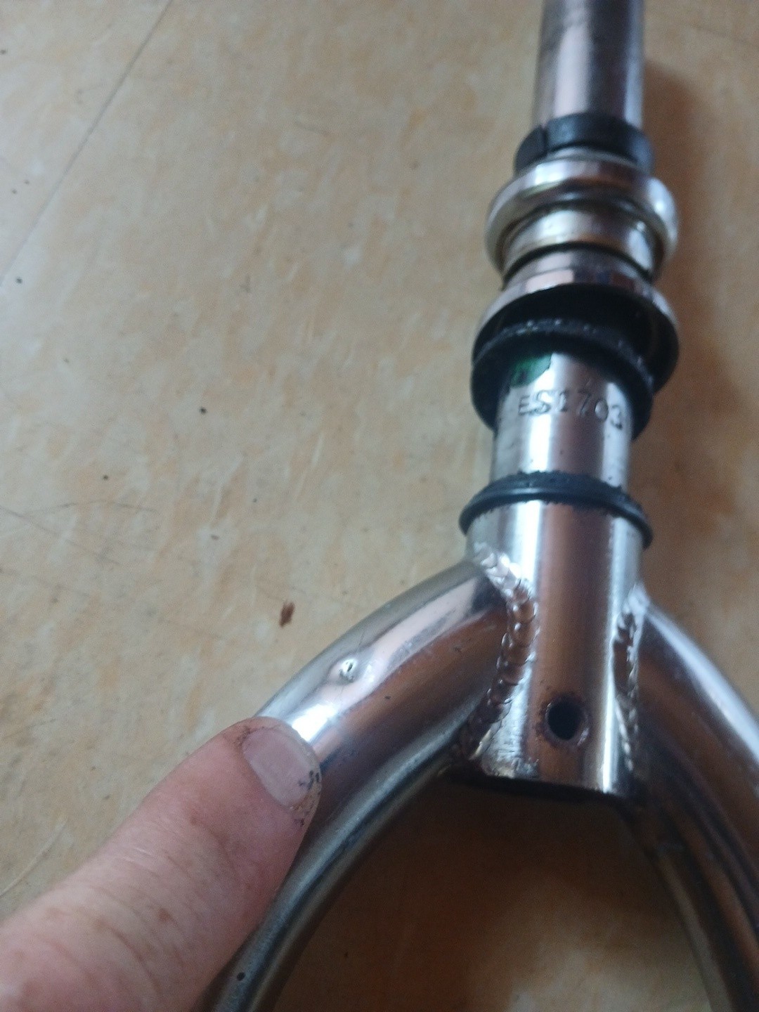 SE Bikes BMX Bicycle Landing Gear? 1 1/8th Threadless Fork Chrome 26″has Ding