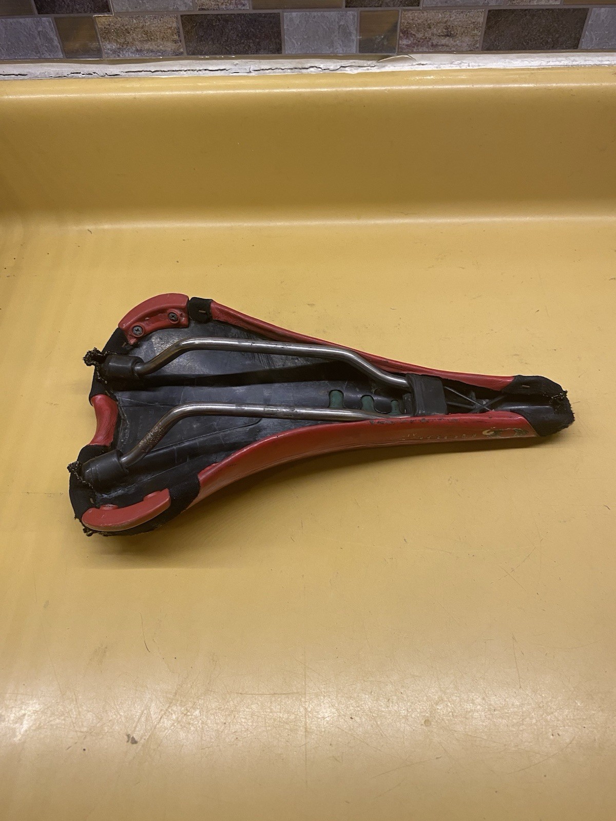 Red Avocet O2 Air 270mm x 145mm Titanium Rail Saddle