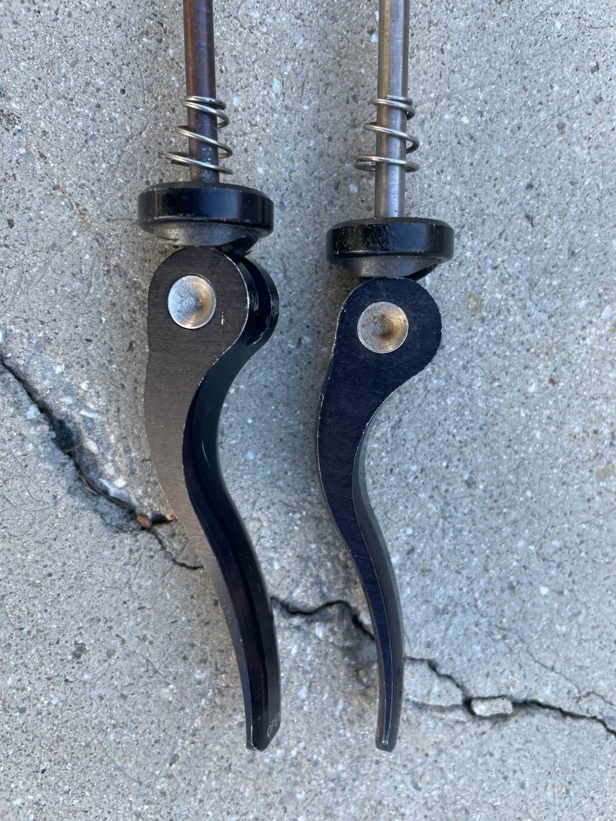 Vintage Salsa flip-off No Logo QR Skewer set – F&R – Black Anodized 100/135