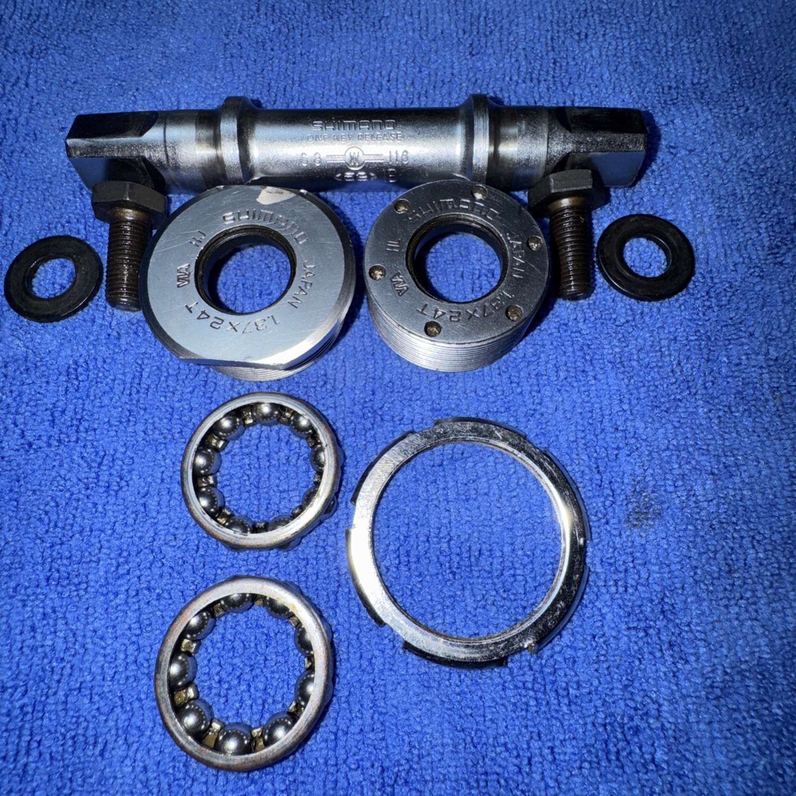 VNTG SHIMANO BOTTOM BRACKET CUPS 137 X 24T , CAGED BEARINGS SPINDLE 68 X 116MM