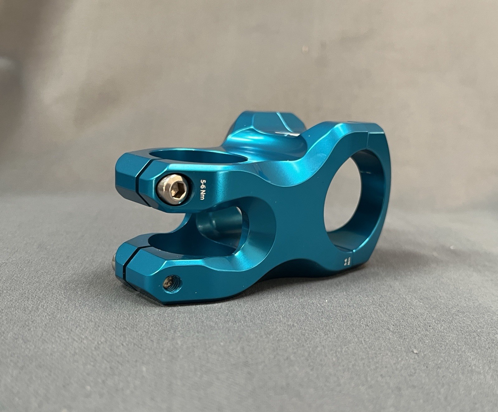 Industry Nine A35 Stem 50mm 1 1/8″ 35mm Clamp +/- 7° Rise Turquoise 156g