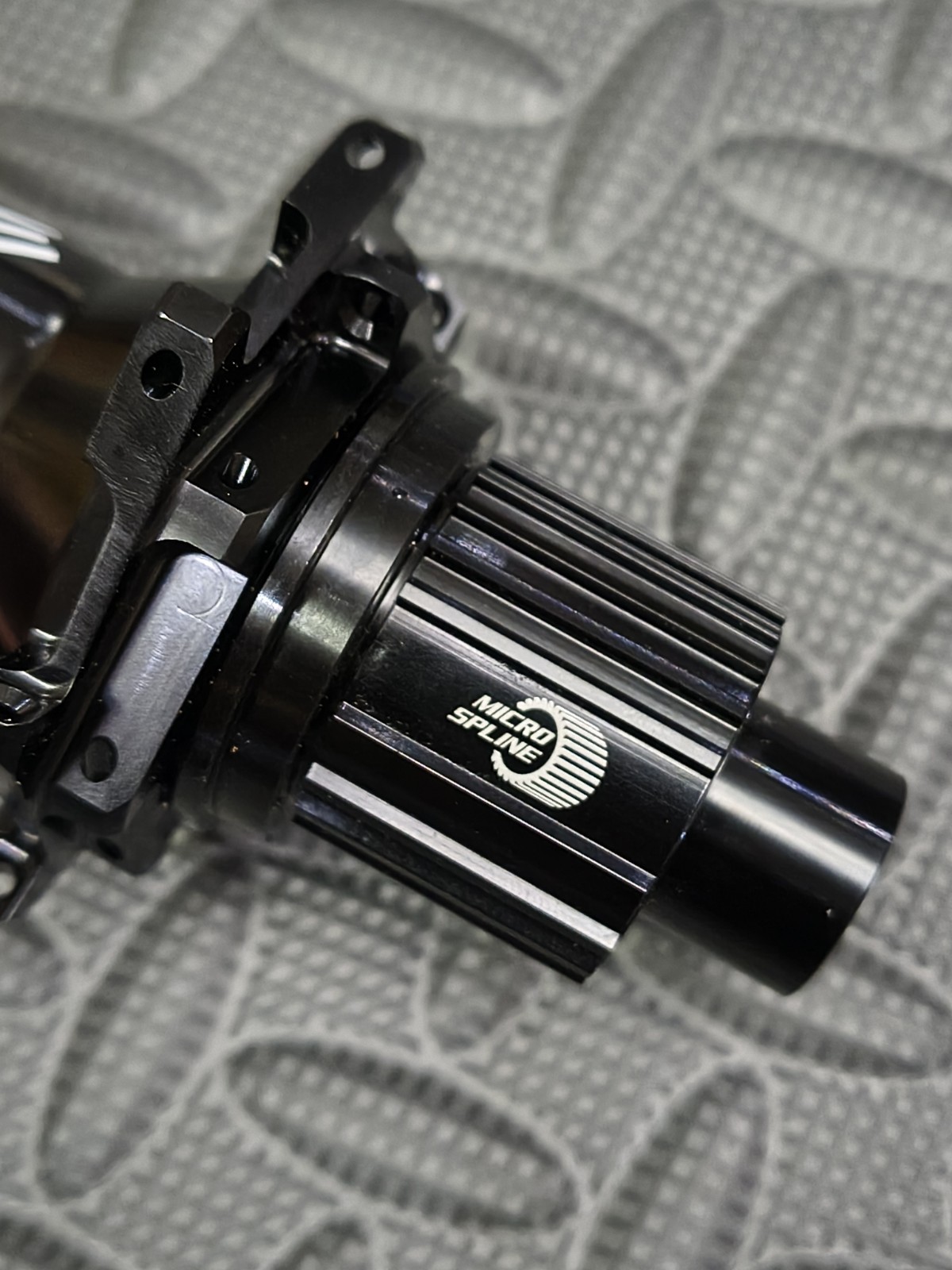 DT Swiss Rear Hub 240S Boost 12×148 28H Micro Spline 6-Bolt Ratchet 18T Giant