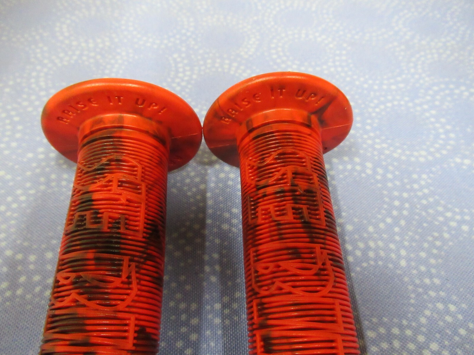 SE Racing BMX Bike Life Red Swirl Flanged Handlebar Grips 5-1/2″ Fit 7/8 Bar-New