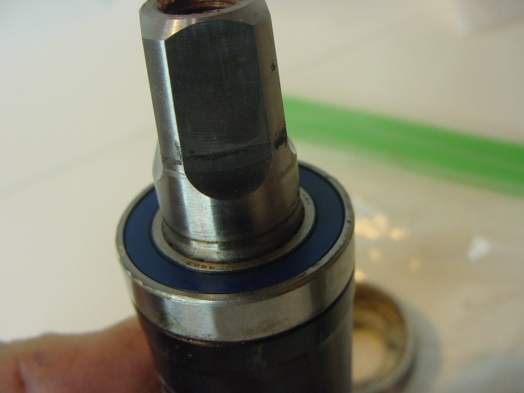 RARE VTG WORLD CLASS TITANIUM BB BOTTOM BRACKET 68/112 WITH TITANIUM CRANK BOLTS