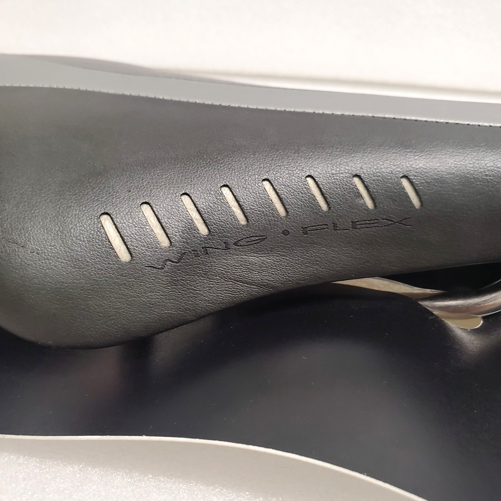 Fizik Arione Wing Flex Road Bike Saddle Black Gray Titanium Rails 155mm