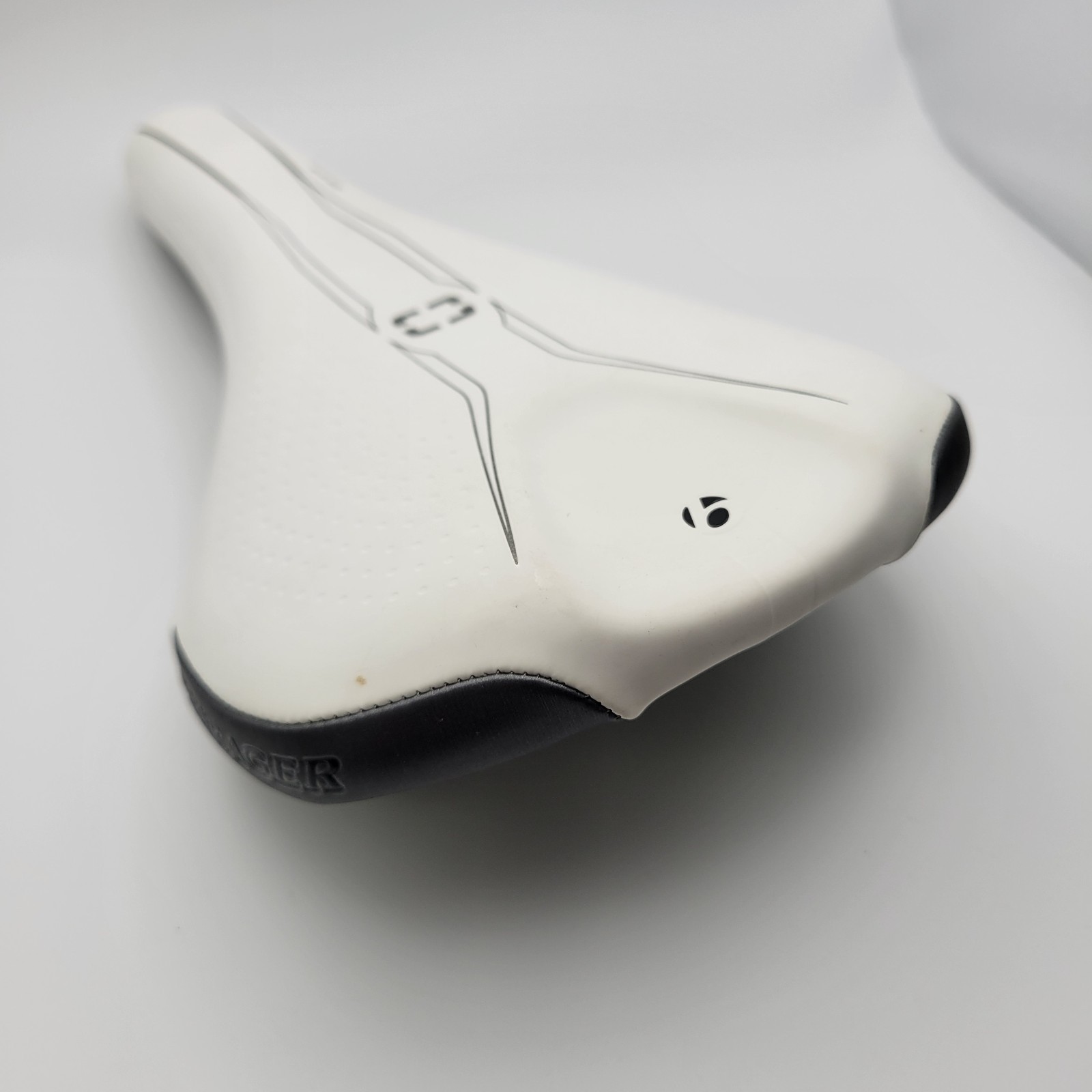 Bontrager Evoke RL Saddle Carbon Reinforced Titanium Rails White 138 mm