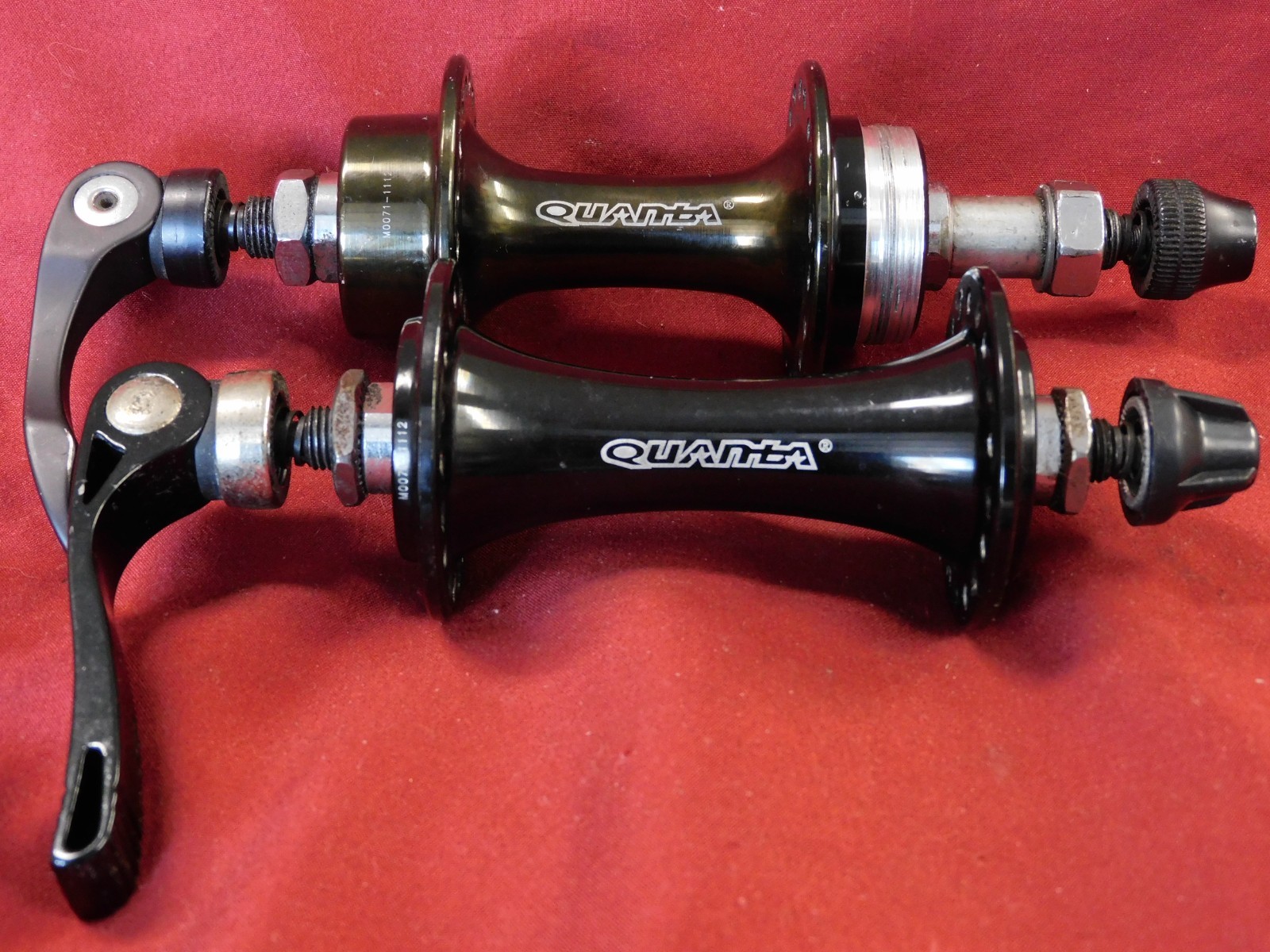 VGC Black Quanta Threaded Sealed Bearing Small Flange Hubs 36H English & Skewers