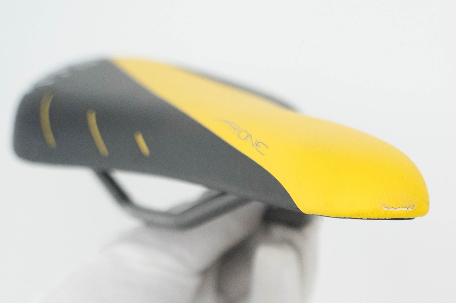 NOS FIZIK ARIONE R3 REGULAR YELLOW VINTAGE SADDLE SEAT RACING ROAD BICYCLE BIKE