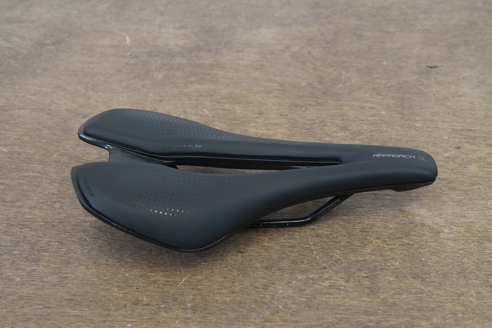 145mm Giant Approach SST Rail Road Saddle 240g