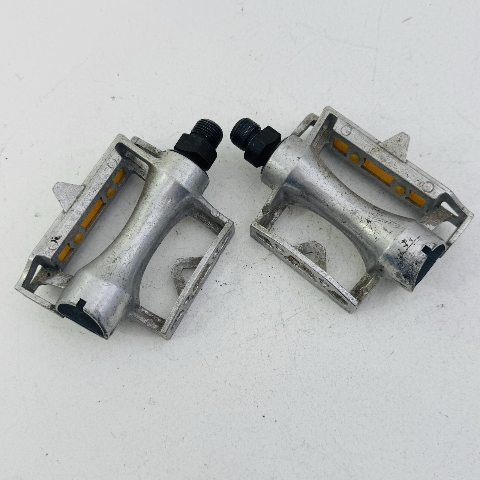 Vintage MKS AR-8 Platform Bike Pedals 9/16 In Silver Alloy Reflectors Japan A42