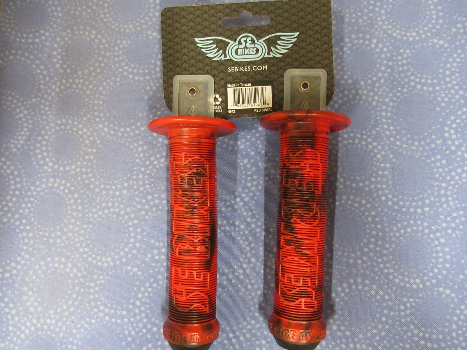 SE Racing BMX Bike Life Red Swirl Flanged Handlebar Grips 5-1/2″ Fit 7/8 Bar-New