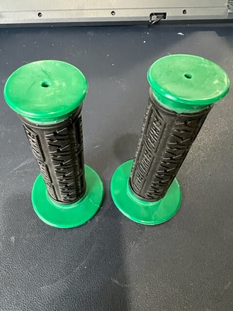 ! VINTAGE OLD SCHOOL NOS BLACK GREEN BMX BICYCLE GRIPS FITS GT MONGOOSE HUTCH