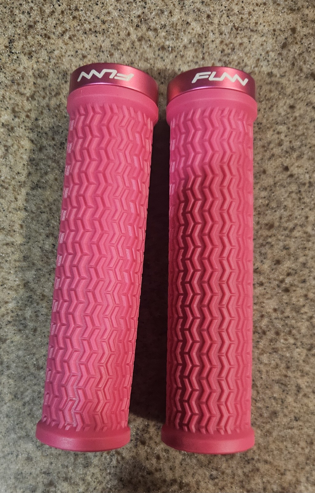 FUNN Mountain Bike Handlebar Grips Pink New in Box
