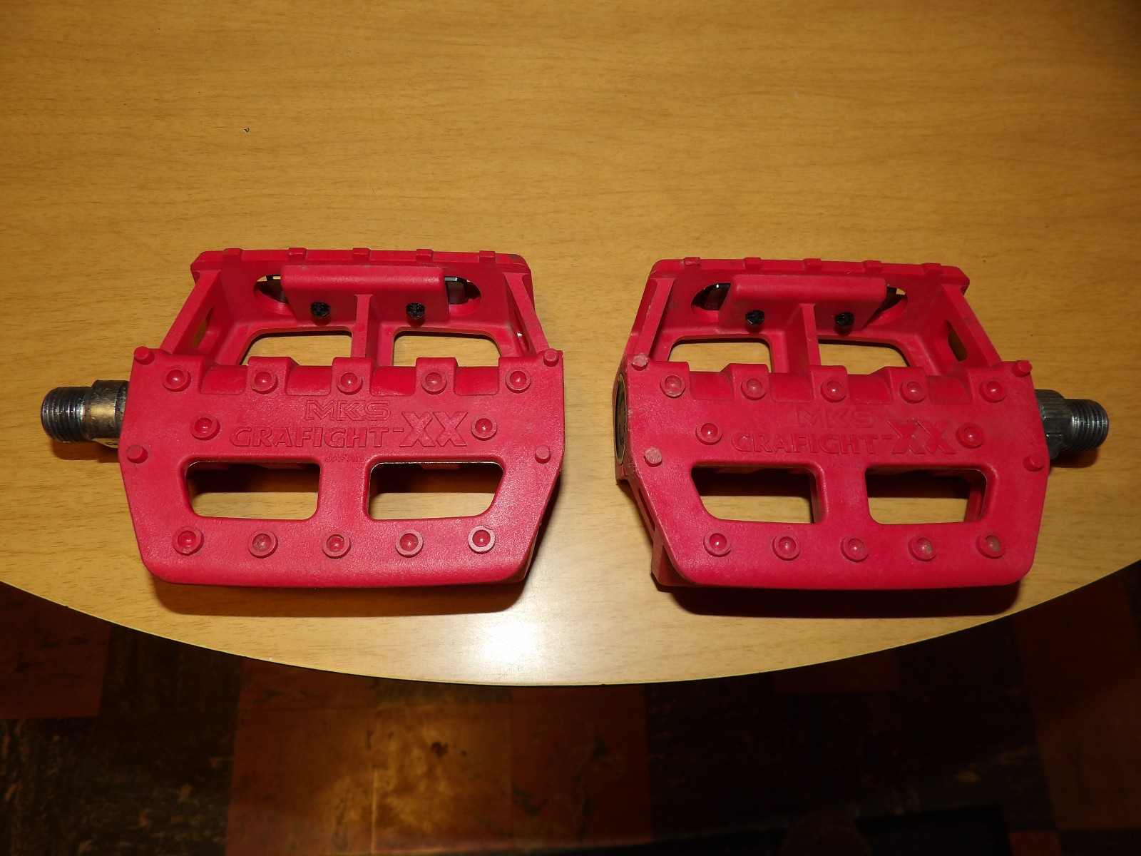 MKS Grafight-XX Pedals 9/16″ Fiberglass/Composite Red One Pair ~ Pre-Owned