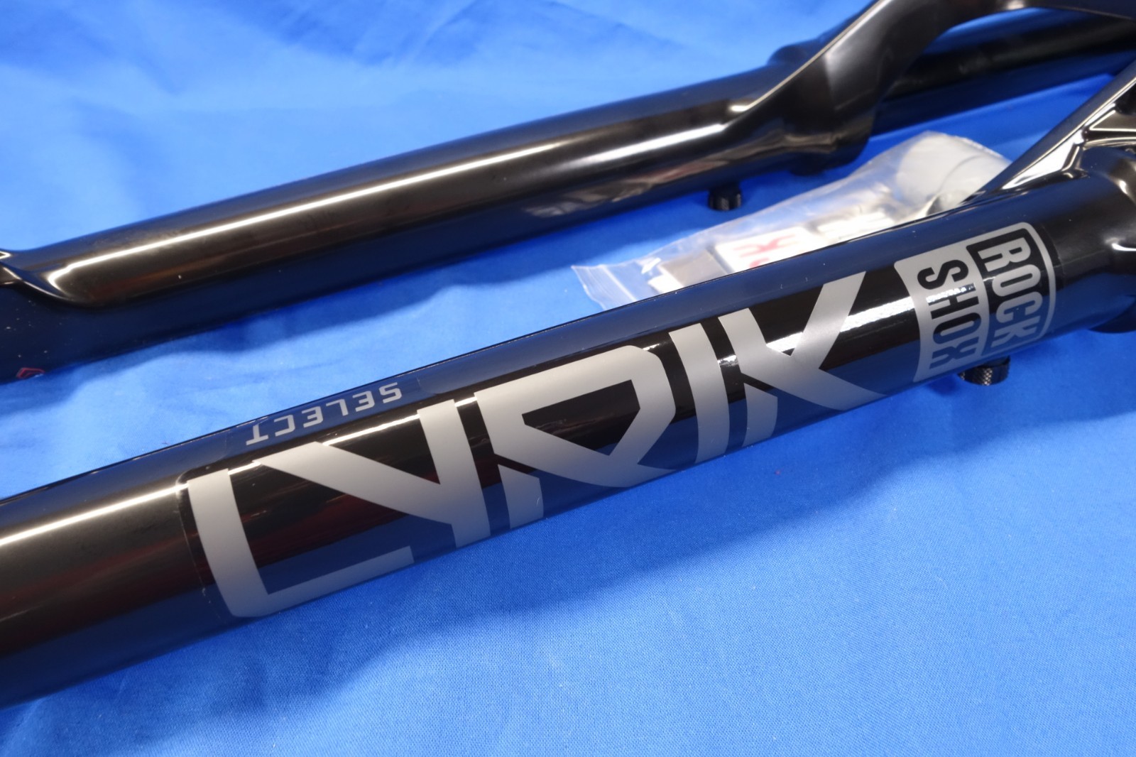 New RockShox Lyrik Select Charger RC 29″ Mtn Bike Fork, 140mm Travel, Boost Axle