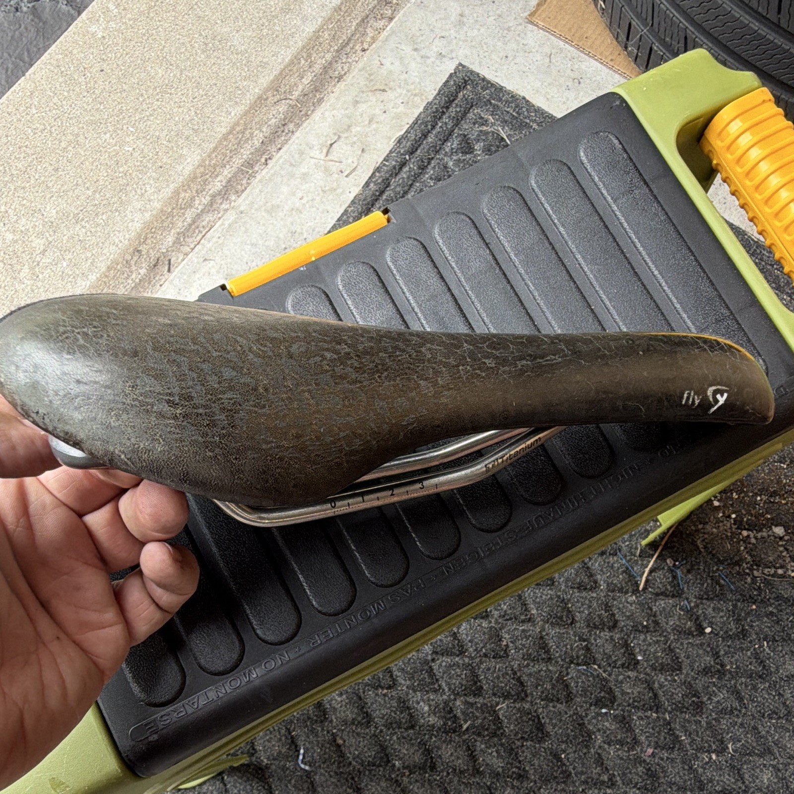 TERRY FLY ROAD BIKE SADDLE 8.7 Ounces 138 MM x 278 MM TITANIUM RAILS Padded