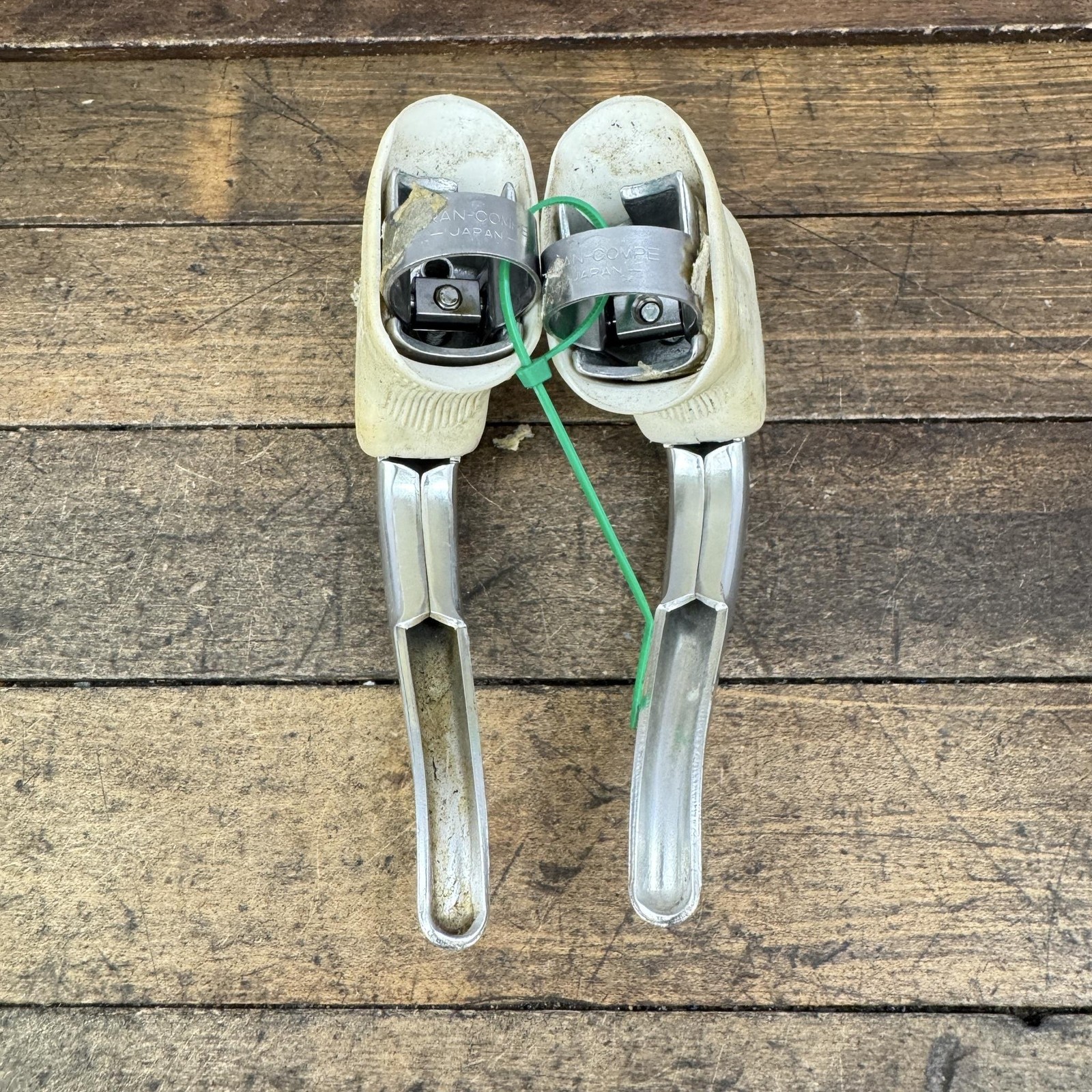 Vintage Dia-Compe Brake Levers Pair White Hoods 23.8mm Drop Bar Road Aero Japan