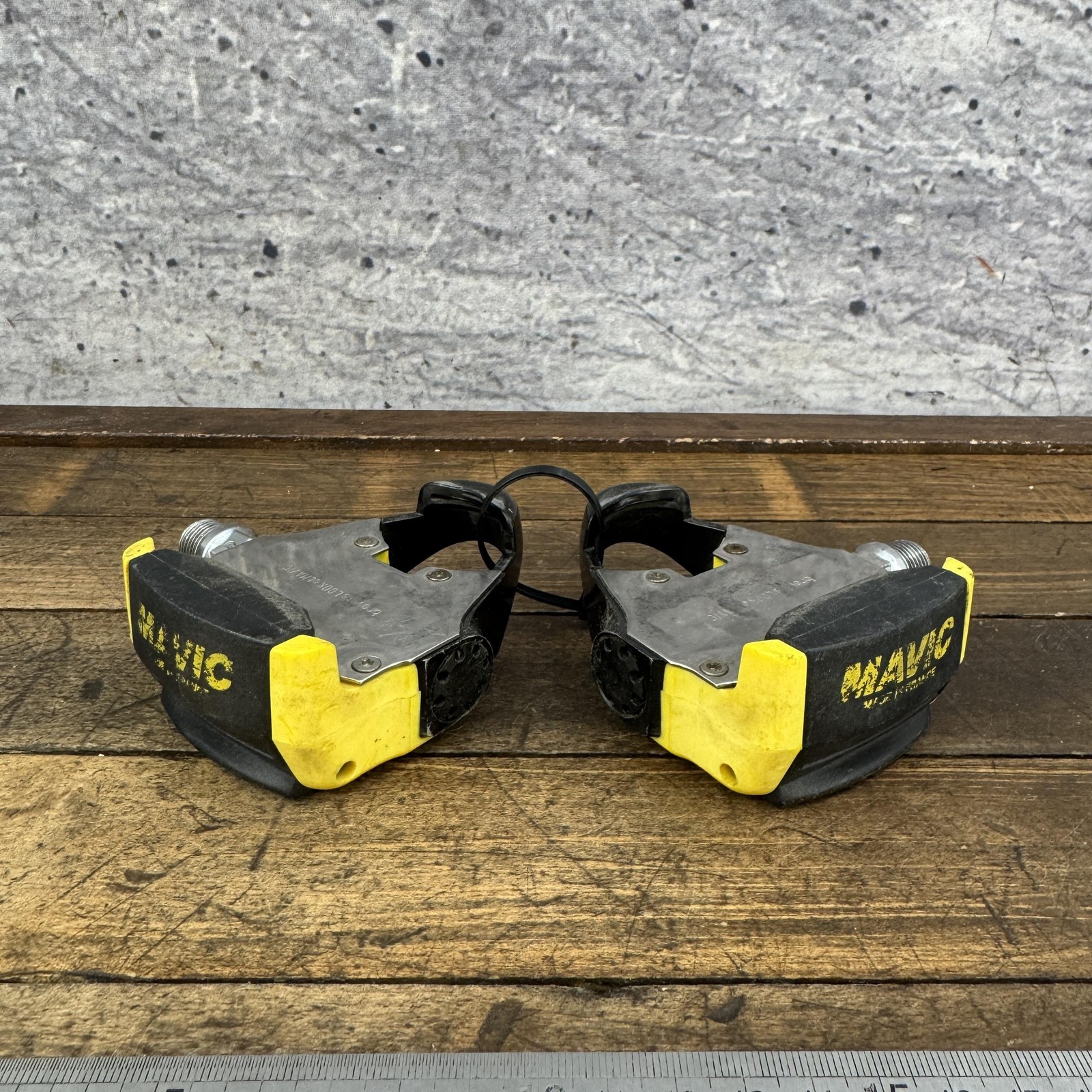 Vintage Mavic Clipless Road Bike Pedals 9/16 Yellow Pair 490g LOOK France