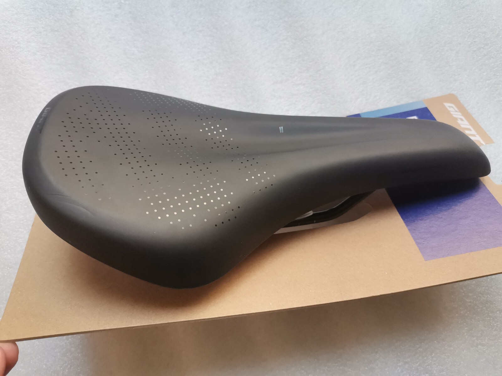 NEW GIANT ERGO CONTACT TRAIL SEAT SADDLE MTB CITY TOURING 147MMX271MM