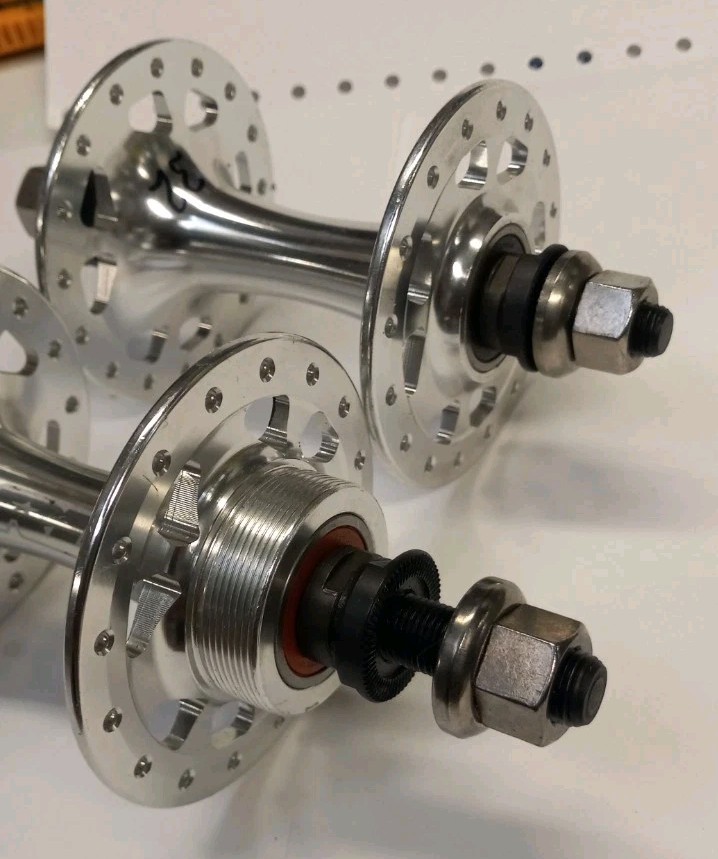 Red Line Front(100mm)And Rear Hub(120mm) Pair New