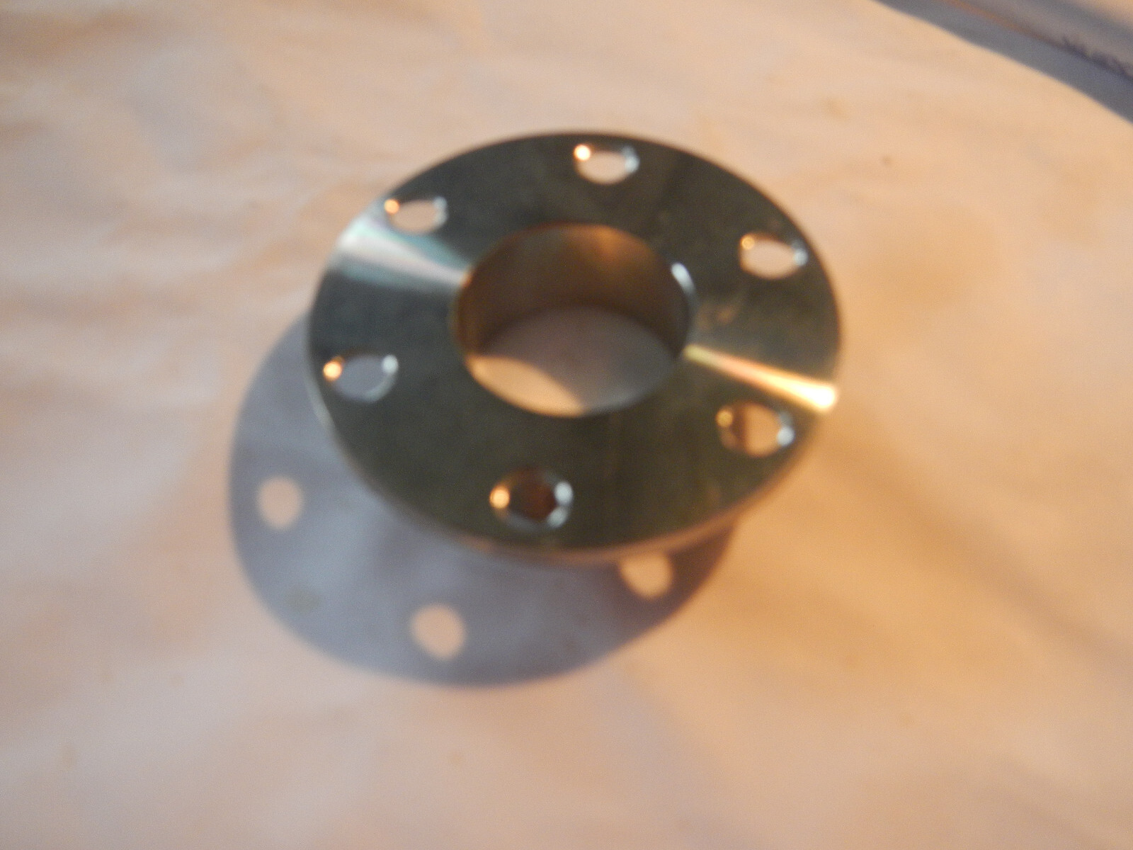 6 bolt freewheel mount for REVERSE threaded freewheel.