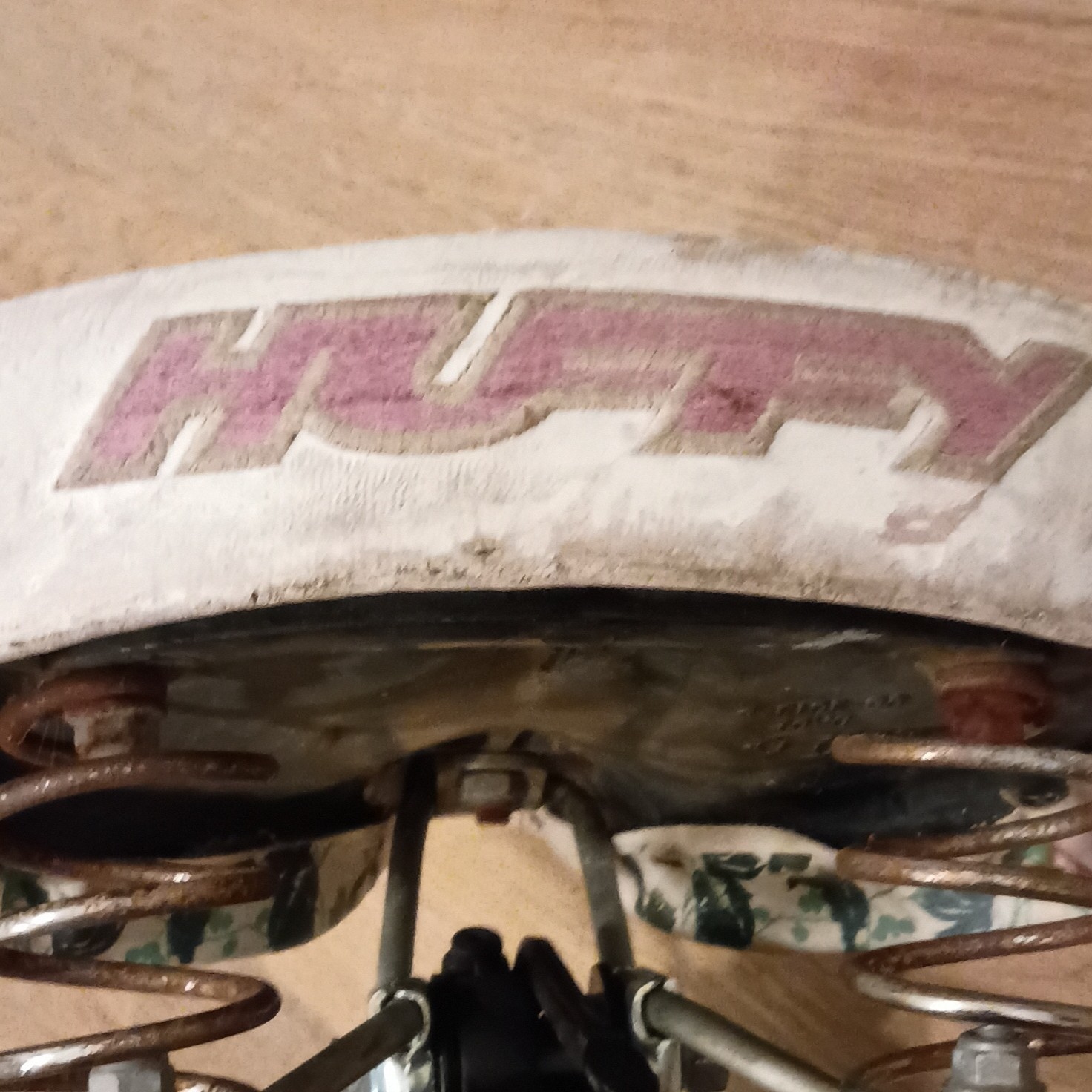 Huffy White Cruiser Bike Comfort Saddle Seat with Springs Metal Plastic
