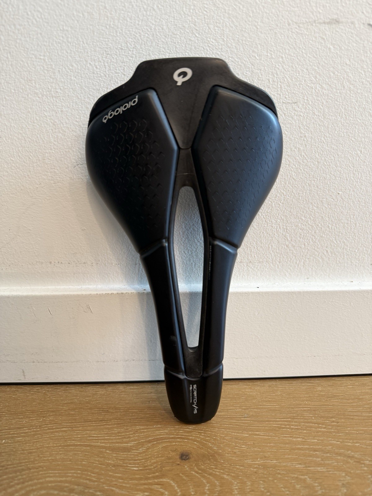 Prologue Scratch M5 140mm Saddle – Black
