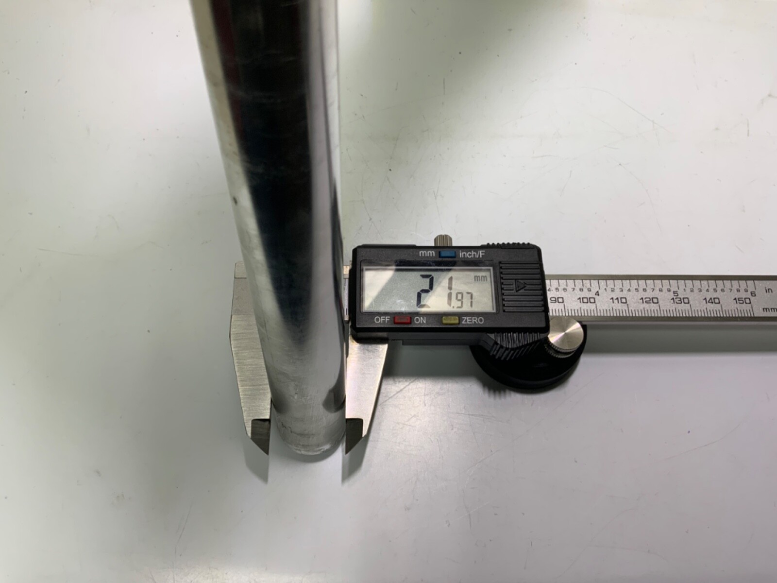 Unbranded Handlebars with a Dimension Stem