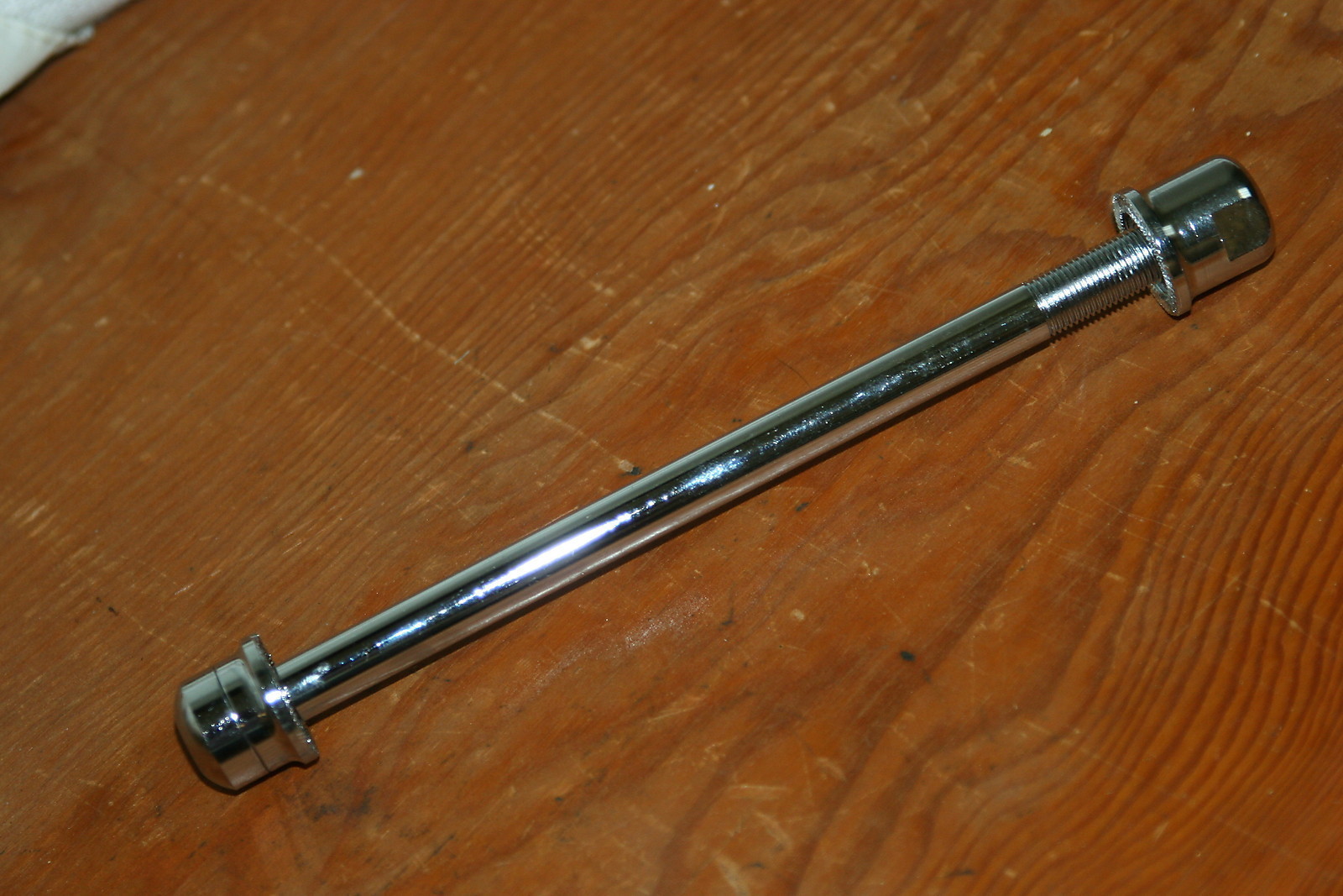 Shimano Saint Rear Thru-Axle 135 x 10 mm with Nut