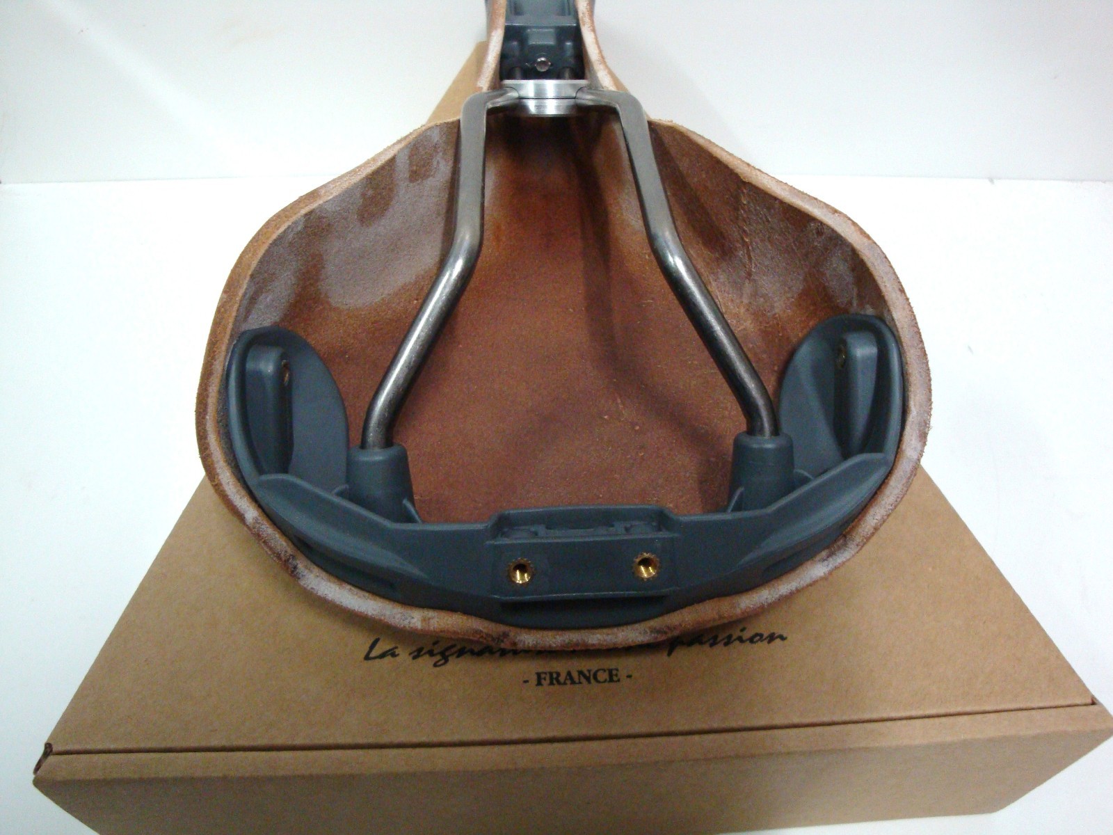 NEW GILLES BERTHOUD SADDLE SEAT ARAVIS BROWN MADE IN FRANCE IDEALE BROOKS