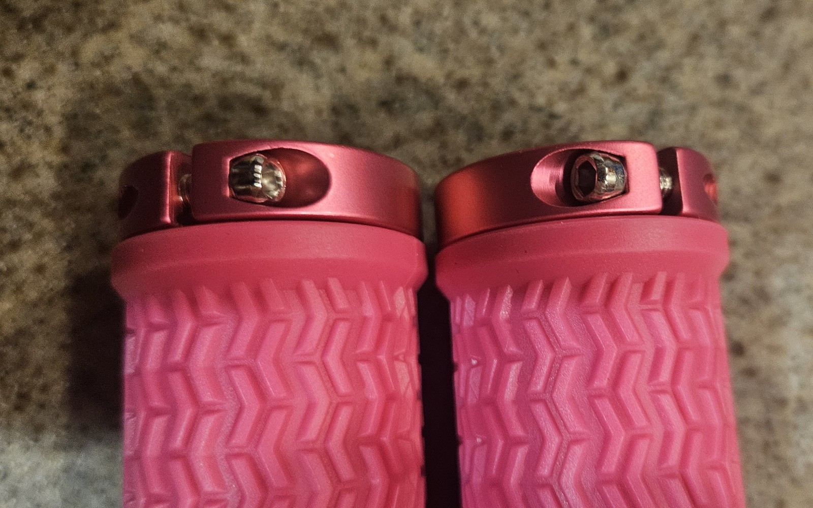 FUNN Mountain Bike Handlebar Grips Pink New in Box