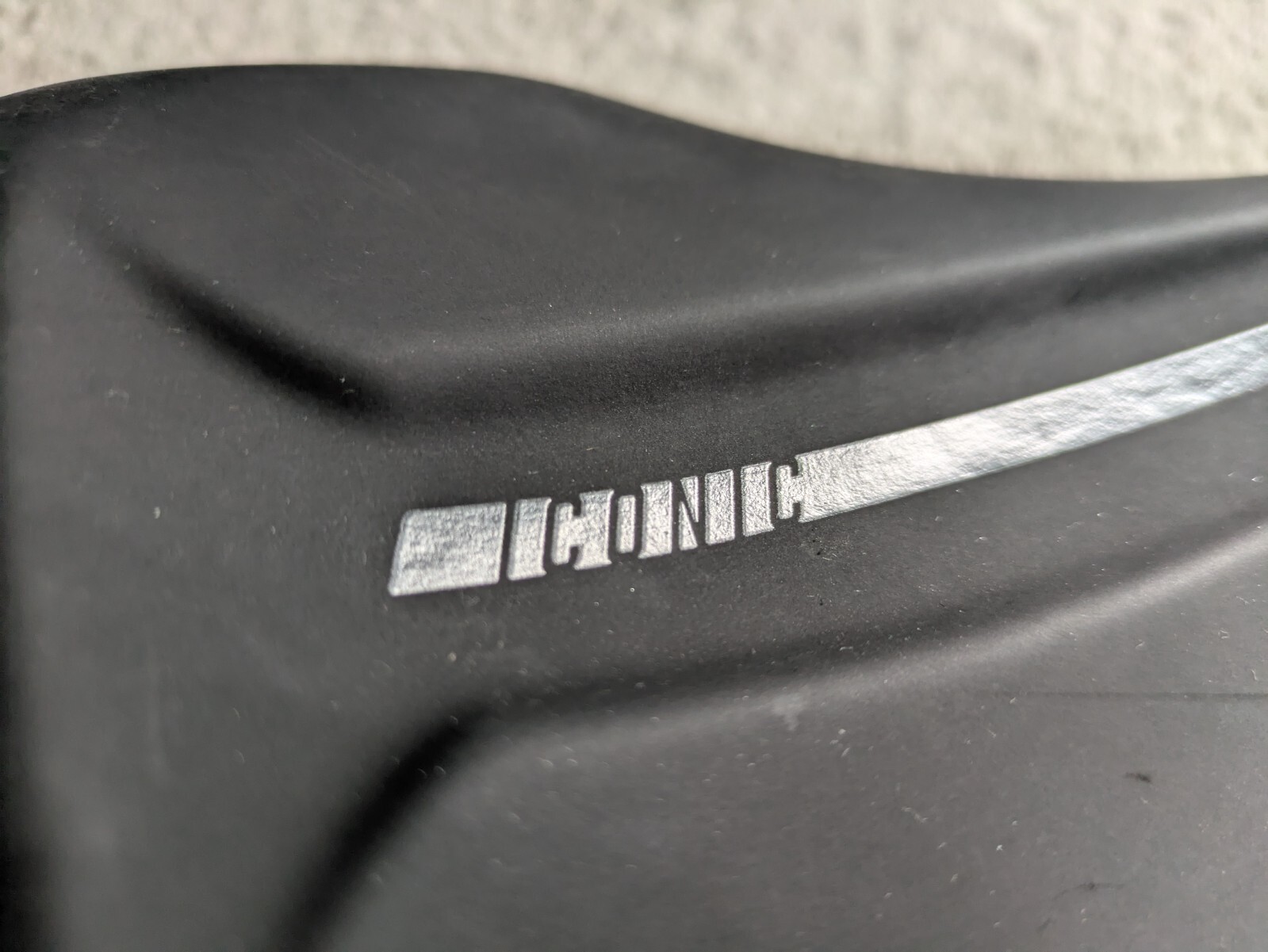 ICONIC Padded Bicycle Saddle Seat Adult Unisex Sized Black