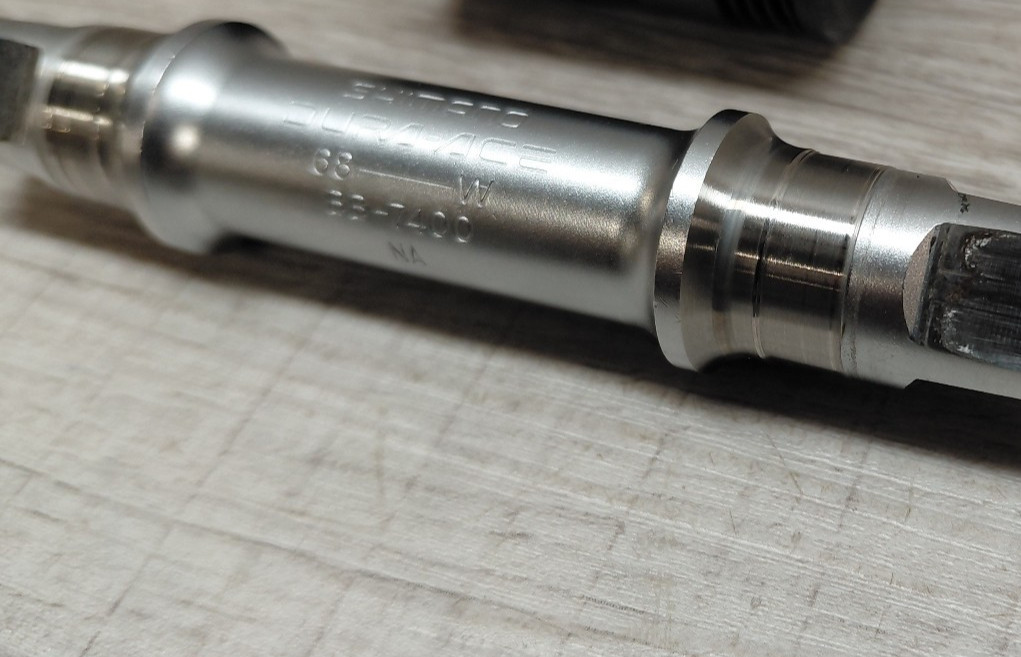 Vintage Shimano Dura-Ace BB-7400 Bottom Bracket, 68x 113 mm BSA Road Bike -JIS