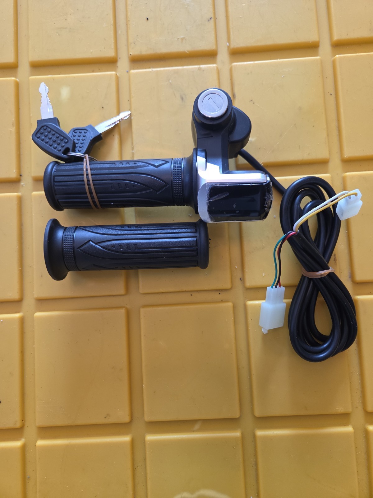 48V Electric Bike Twist Throttle Grips LCD Display 6 Pin E-Bike Scooter