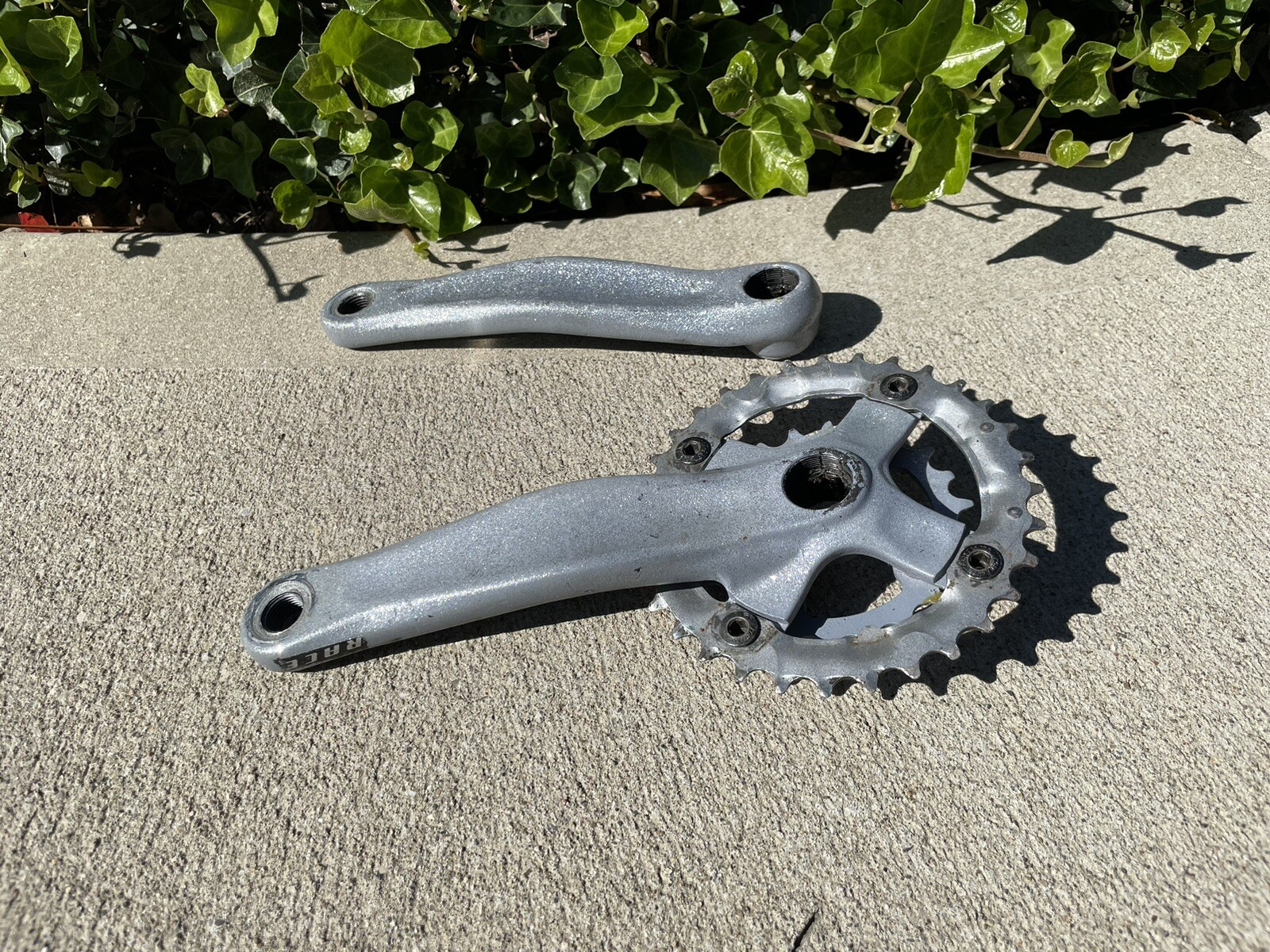 Bontrager Race Mtb Crankset – Spray Painted – Triple w/ 2 Rings – Isis Spline