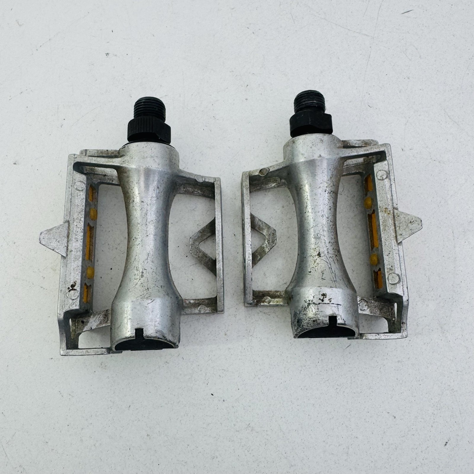 Vintage MKS AR-8 Platform Bike Pedals 9/16 In Silver Alloy Reflectors Japan A42