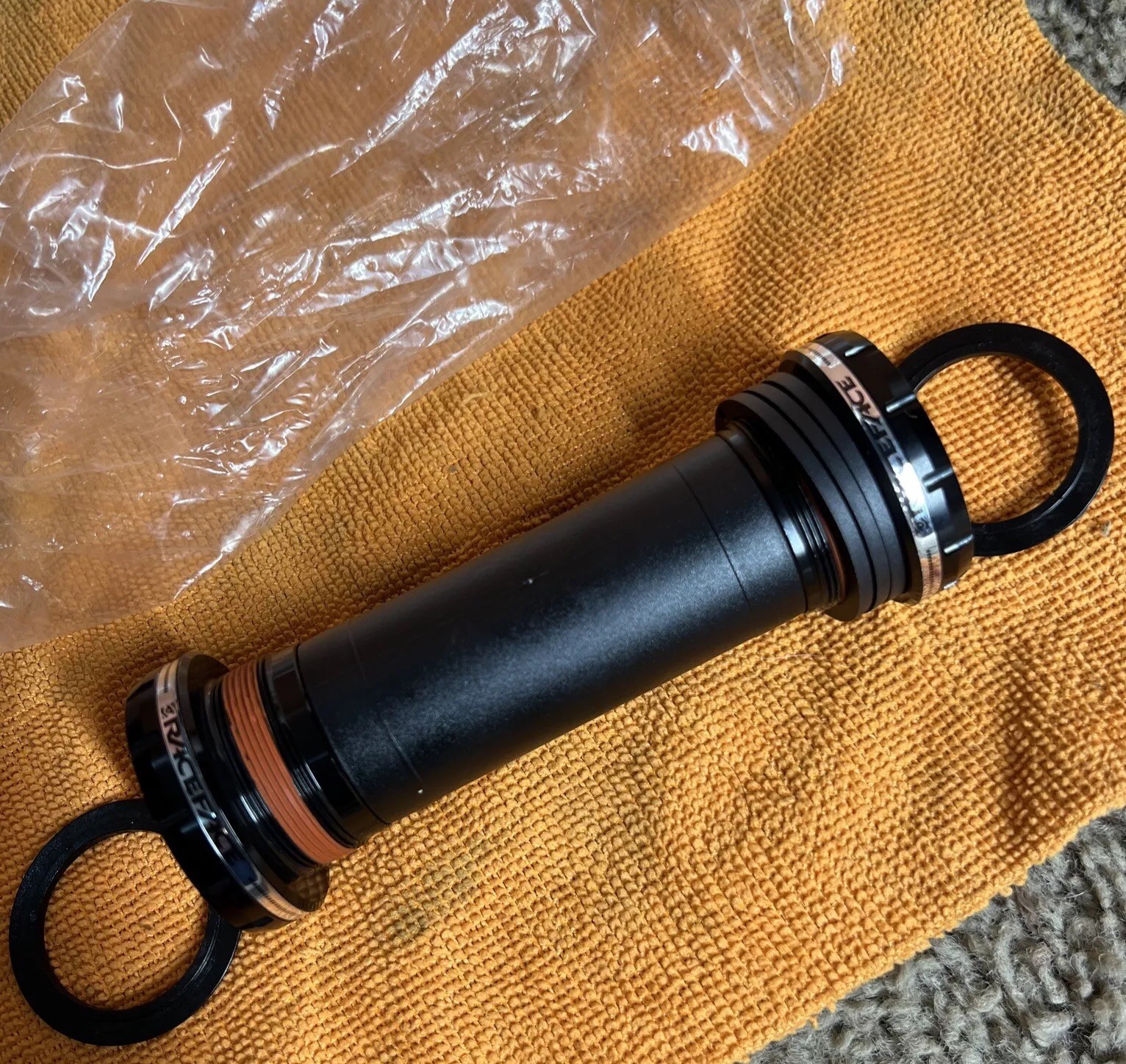 RaceFace CINCH Bottom Bracket BB BSA 100mm Shell x 30mm Spindle External Seal