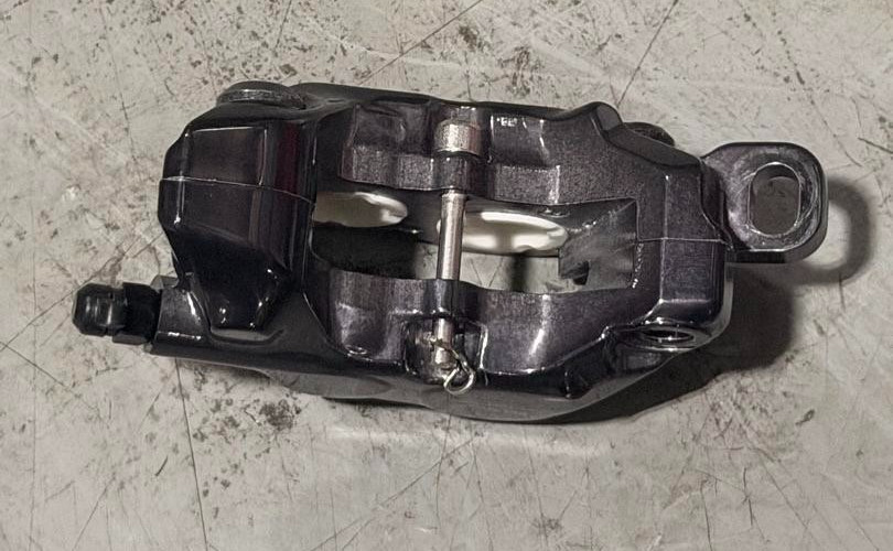 Shimano Deore XT BR-M8120 4-Piston Disc Brake Caliper w/ N03A Resin Fin Pads