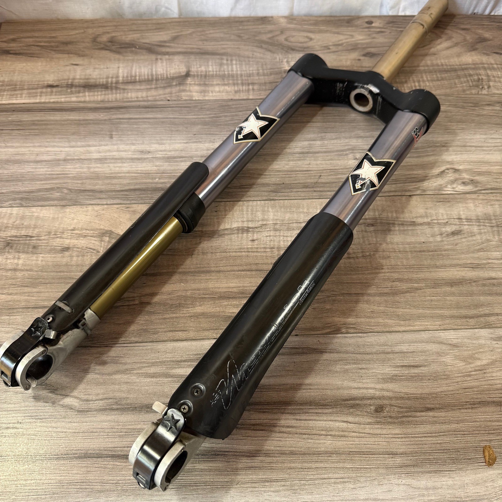Maverick SC32 Single Crown Fork 1 1/8 200mm 100 Travel Inverted Fork 