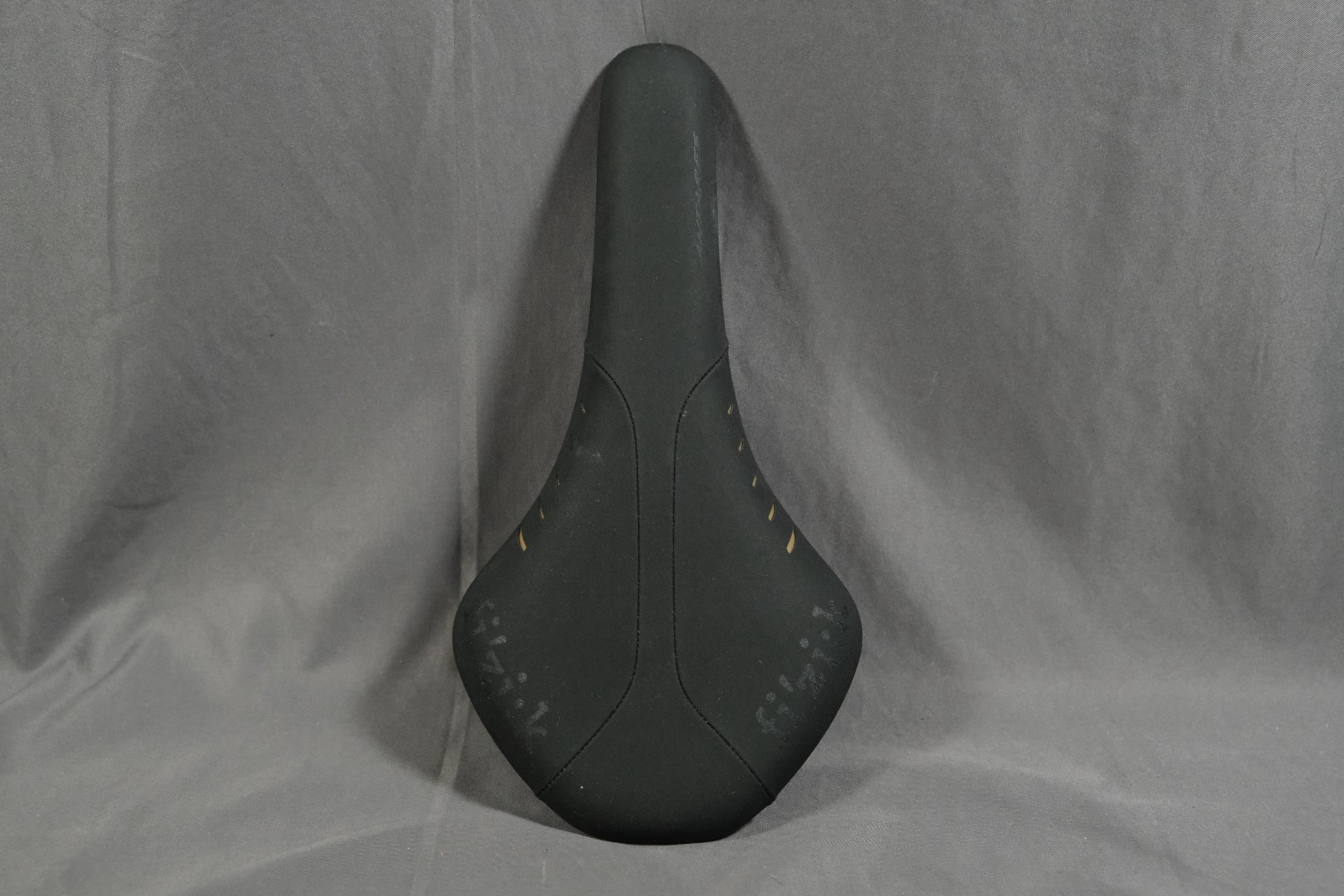 Black Fizik Antares R7 in good conditions (145mm)