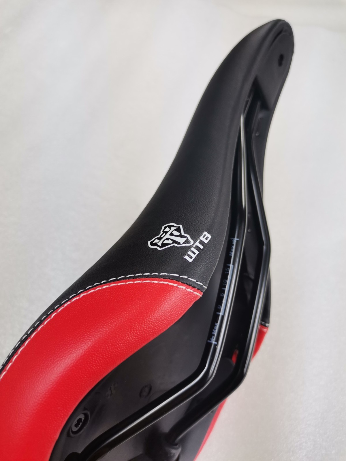 NEW OLD STOCK WTB SPEED V SADDLE SEAT WIDE 160MM BLACK RED MTB CITY TOURING BIKE