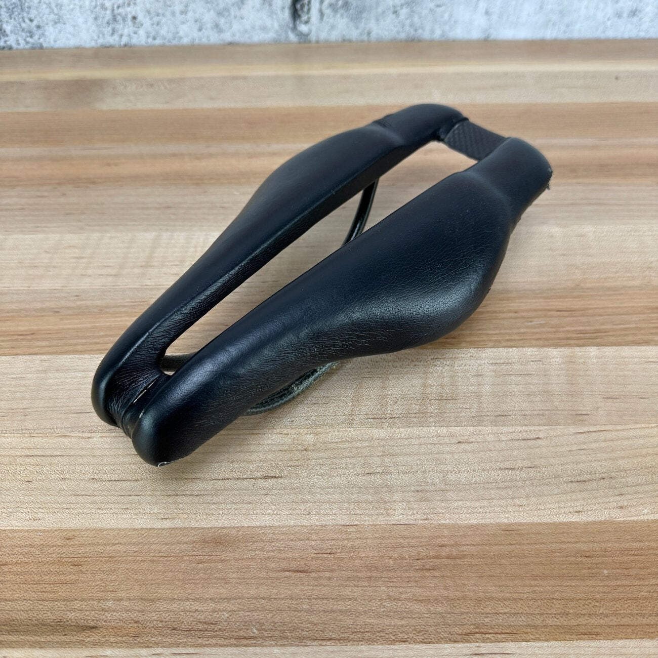 Dash Strike 7x7mm Carbon Rails 135mm Lightweight TT/Triathlon Bike Saddle 130g