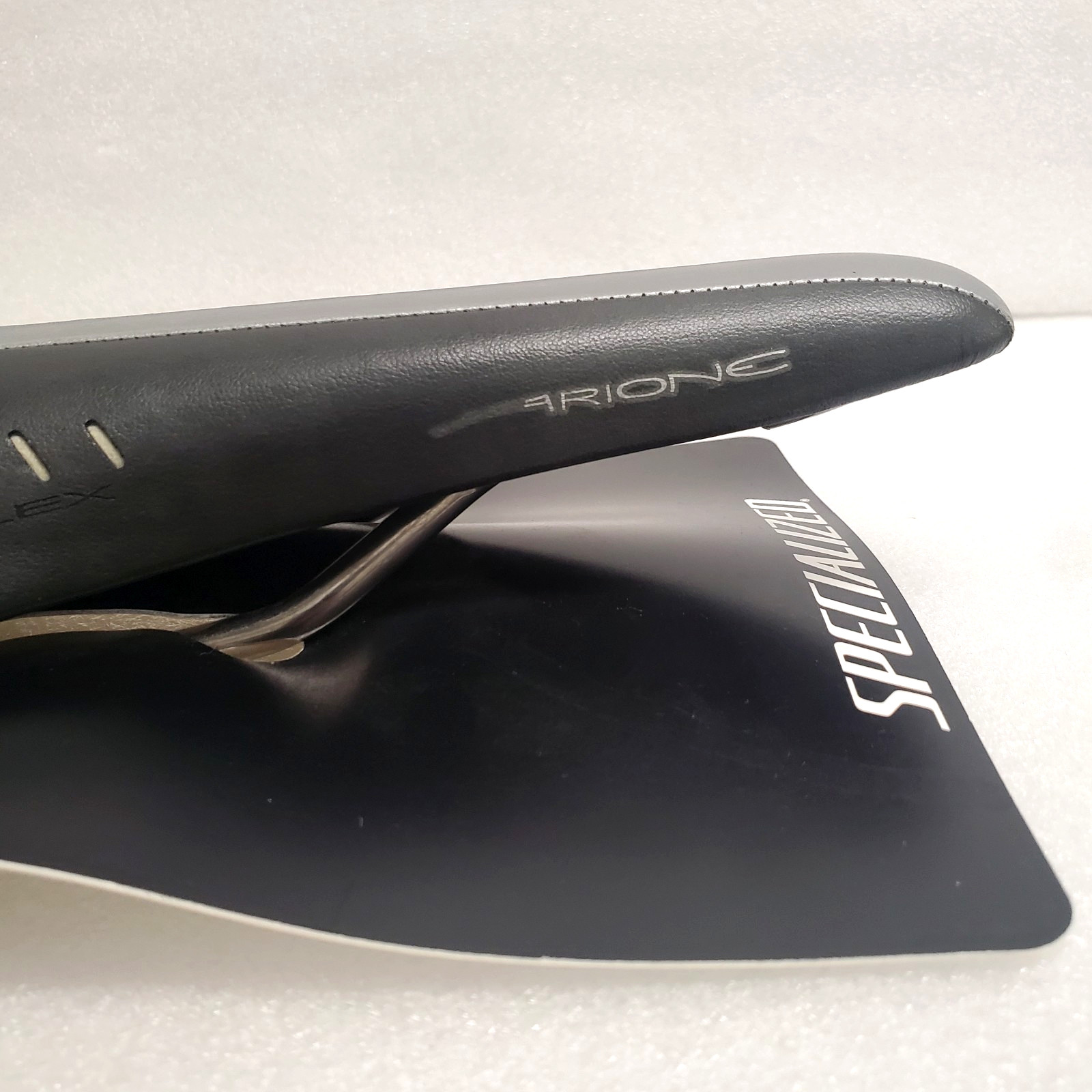 Fizik Arione Wing Flex Road Bike Saddle Black Gray Titanium Rails 155mm
